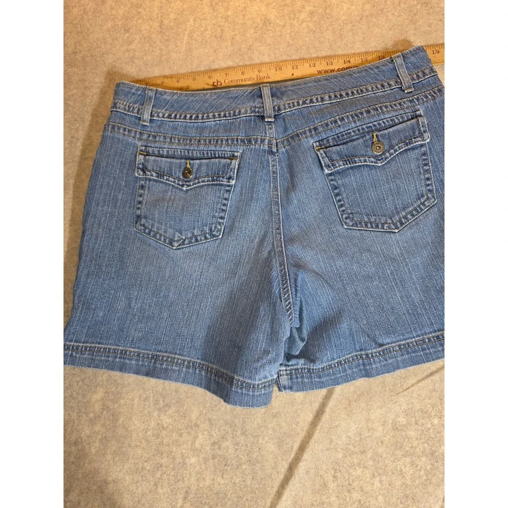 Duck Head Classic Womens Denim Shorts Medium Wash Blue Size 16 Stretch Cotton - Picture 3 of 3